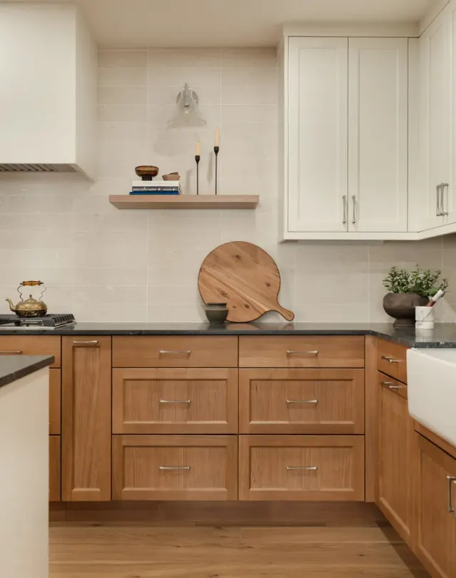 Rusty Fig Residence: Two-tone rift-cut oak + creamy white shaker — view 4